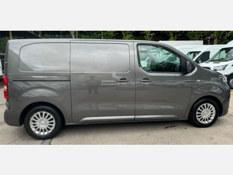 Toyota Proace 1.6D Comfort Medium Panel Van MWB Euro 6 (s/s) 6dr 9