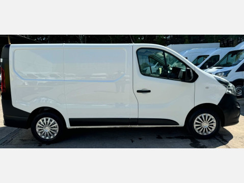 Vauxhall Vivaro 1.6 CDTi 2700 BiTurbo ecoFLEX L1 H1 Euro 5 (s/s) 5dr 9