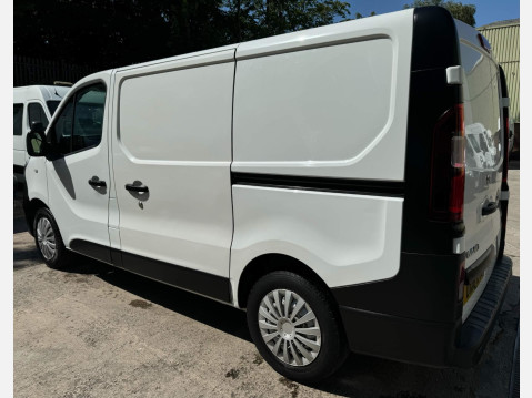 Vauxhall Vivaro 1.6 CDTi 2700 BiTurbo ecoFLEX L1 H1 Euro 5 (s/s) 5dr 16