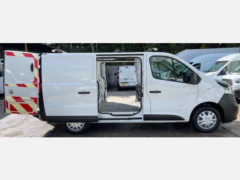 Vauxhall Vivaro 1.6 CDTi 2900 BiTurbo ecoFLEX L1 H1 Euro 5 (s/s) 5dr 9