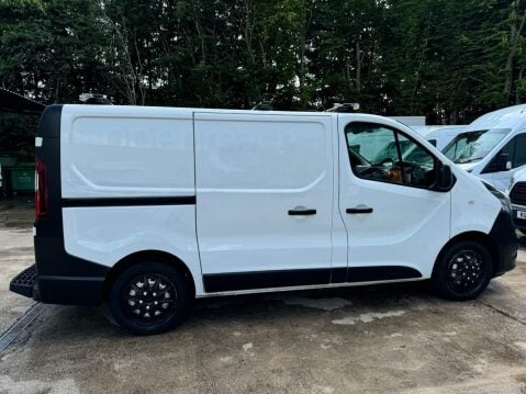 Vauxhall Vivaro 1.6 CDTi 2900 BiTurbo ecoFLEX L1 H1 Euro 5 (s/s) 5dr 9