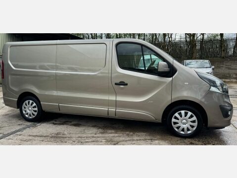 Vauxhall Vivaro 1.6 CDTi 2900 BiTurbo ecoFLEX Sportive L2 H1 Euro 5 (s/s) 5dr 9