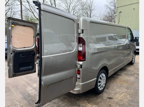 Vauxhall Vivaro 1.6 CDTi 2900 BiTurbo ecoFLEX Sportive L2 H1 Euro 5 (s/s) 5dr 27
