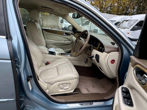 Jaguar XJ 3.0 SE 4dr 31