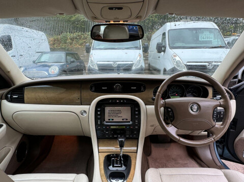 Jaguar XJ 3.0 SE 4dr 38