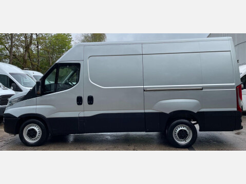 Iveco Daily 2.3D HPI 14V Business 35S 3520 HiMatic MWB High Roof Euro 6 (s/s) 5dr 17