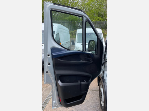 Iveco Daily 2.3D HPI 14V Business 35S 3520 HiMatic MWB High Roof Euro 6 (s/s) 5dr 37