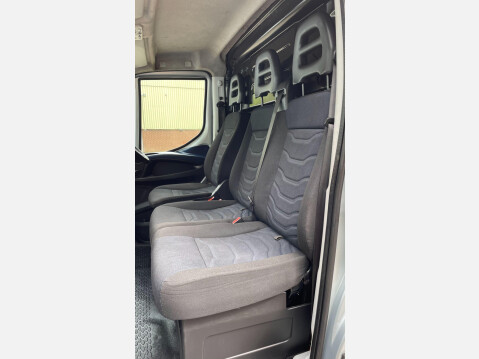 Iveco Daily 2.3D HPI 14V Business 35S 3520 HiMatic MWB High Roof Euro 6 (s/s) 5dr 39