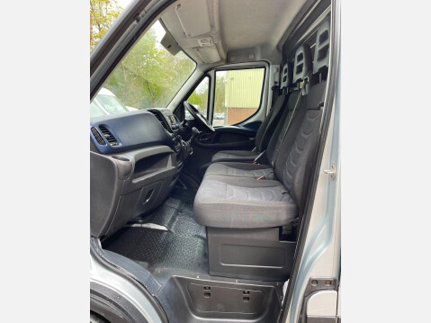 Iveco Daily 2.3D HPI 14V Business 35S 3520 HiMatic MWB High Roof Euro 6 (s/s) 5dr 38