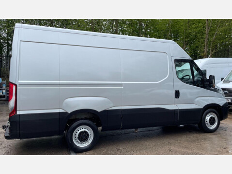 Iveco Daily 2.3D HPI 14V Business 35S 3520 HiMatic MWB High Roof Euro 6 (s/s) 5dr 8