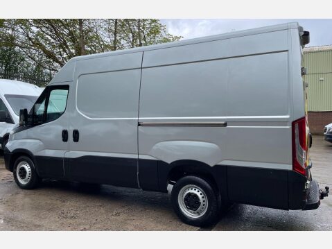 Iveco Daily 2.3D HPI 14V Business 35S 3520 HiMatic MWB High Roof Euro 6 (s/s) 5dr 16