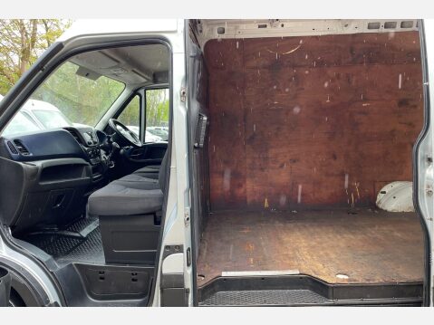 Iveco Daily 2.3D HPI 14V Business 35S 3520 HiMatic MWB High Roof Euro 6 (s/s) 5dr 19