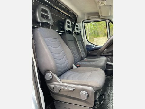 Iveco Daily 2.3D HPI 14V Business 35S 3520 HiMatic MWB High Roof Euro 6 (s/s) 5dr 27