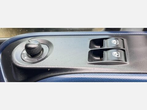 Iveco Daily 2.3D HPI 14V Business 35S 3520 HiMatic MWB High Roof Euro 6 (s/s) 5dr 25