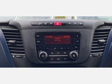 Iveco Daily 2.3D HPI 14V Business 35S 3520 HiMatic MWB High Roof Euro 6 (s/s) 5dr 32