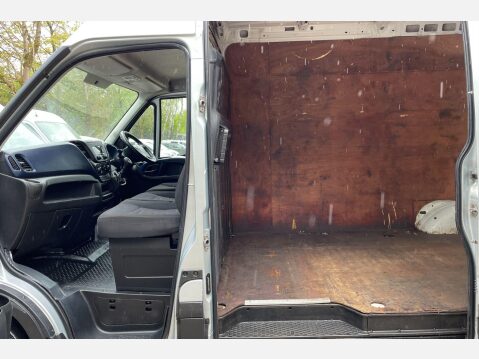 Iveco Daily 2.3D HPI 14V Business 35S 3520 HiMatic MWB High Roof Euro 6 (s/s) 5dr 19