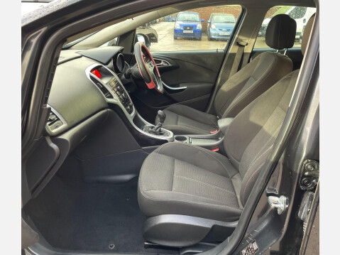 Vauxhall Astra 2.0 CDTi ecoFLEX SRi Sports Tourer Euro 5 (s/s) 5dr 37