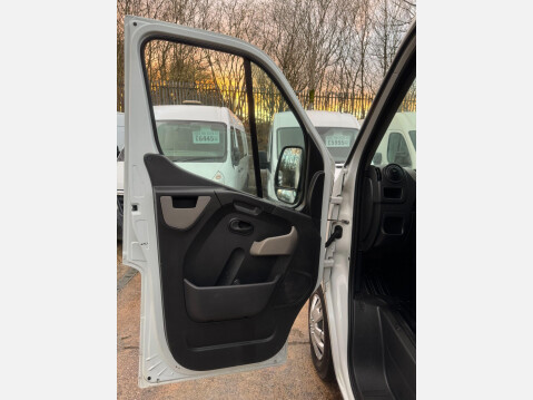 Nissan NV400 2.3 dCi 35 SE FWD L3 H2 Euro 5 (s/s) 5dr 39