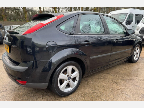 Ford Focus 1.6 Zetec Climate 5dr 9