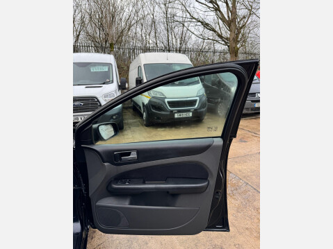 Ford Focus 1.6 Zetec Climate 5dr 23