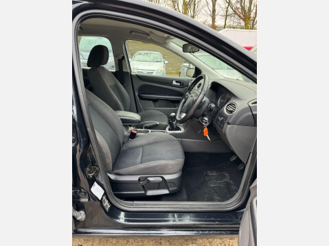 Ford Focus 1.6 Zetec Climate 5dr 26