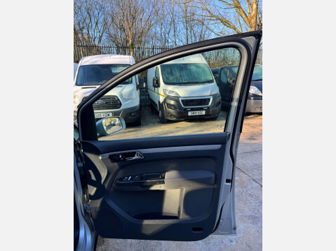 Volkswagen Touran 2.0 TDI SE 5dr (7 Seats) 24