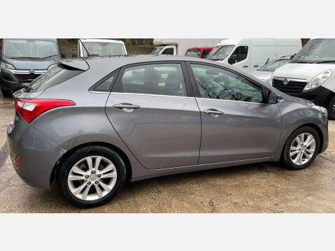 Hyundai i30 1.6 CRDi Blue Drive Style Nav Euro 5 (s/s) 5dr 9