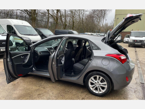 Hyundai i30 1.6 CRDi Blue Drive Style Nav Euro 5 (s/s) 5dr 16