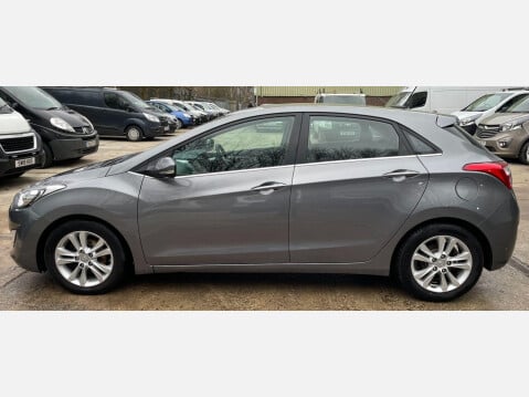 Hyundai i30 1.6 CRDi Blue Drive Style Nav Euro 5 (s/s) 5dr 17