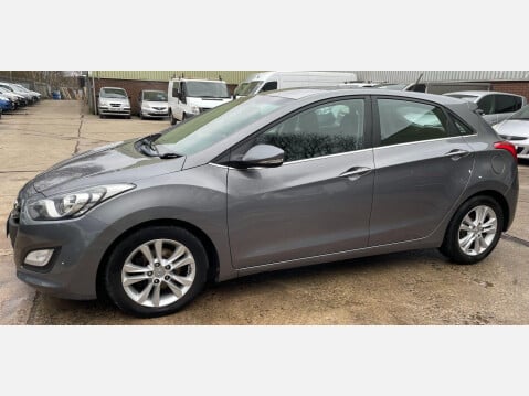 Hyundai i30 1.6 CRDi Blue Drive Style Nav Euro 5 (s/s) 5dr 18