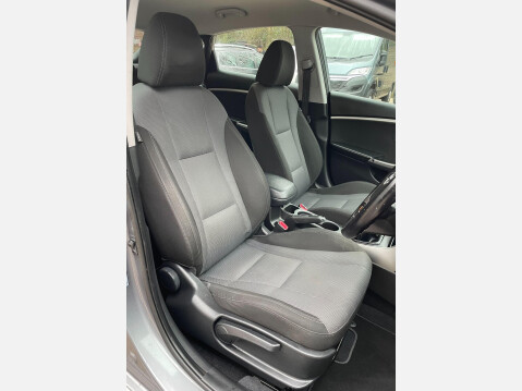 Hyundai i30 1.6 CRDi Blue Drive Style Nav Euro 5 (s/s) 5dr 25