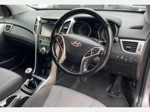 Hyundai i30 1.6 CRDi Blue Drive Style Nav Euro 5 (s/s) 5dr 26