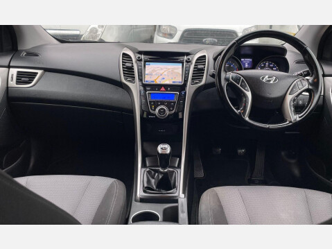 Hyundai i30 1.6 CRDi Blue Drive Style Nav Euro 5 (s/s) 5dr 27