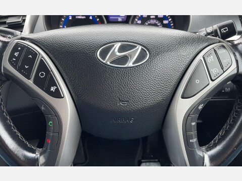 Hyundai i30 1.6 CRDi Blue Drive Style Nav Euro 5 (s/s) 5dr 30