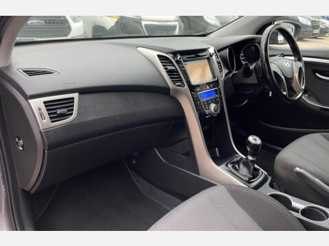 Hyundai i30 1.6 CRDi Blue Drive Style Nav Euro 5 (s/s) 5dr 43