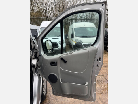 Vauxhall Vivaro 2.5 2900 CDTi FWD L1 4dr 24