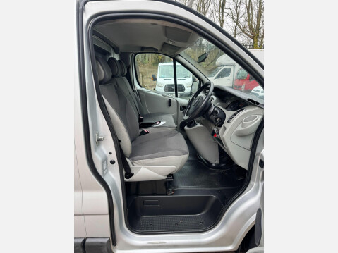 Vauxhall Vivaro 2.5 2900 CDTi FWD L1 4dr 25