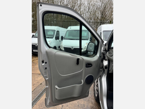 Vauxhall Vivaro 2.5 2900 CDTi FWD L1 4dr 30
