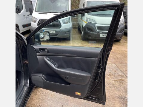 Toyota Avensis 2.2 D-4D T Spirit 5dr 27
