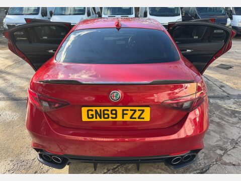 Alfa Romeo Giulia 2.9 V6 Bi-Turbo Quadrifoglio Auto Euro 6 (s/s) 4dr 13