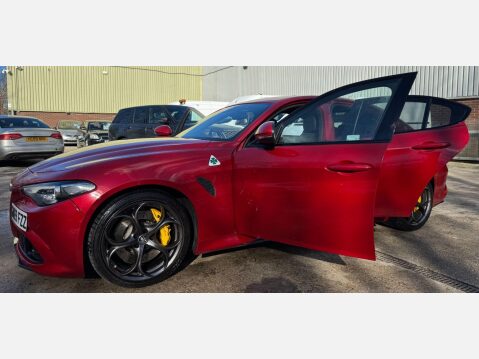 Alfa Romeo Giulia 2.9 V6 Bi-Turbo Quadrifoglio Auto Euro 6 (s/s) 4dr 25