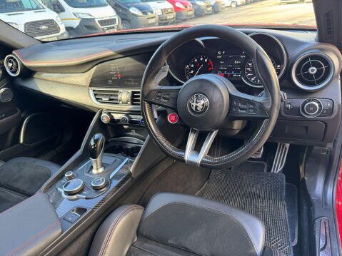 Alfa Romeo Giulia 2.9 V6 Bi-Turbo Quadrifoglio Auto Euro 6 (s/s) 4dr 32