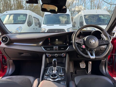 Alfa Romeo Giulia 2.9 V6 Bi-Turbo Quadrifoglio Auto Euro 6 (s/s) 4dr 38