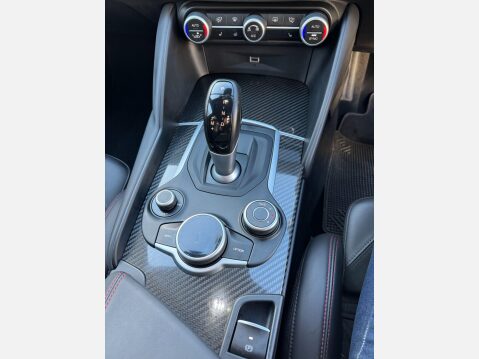 Alfa Romeo Giulia 2.9 V6 Bi-Turbo Quadrifoglio Auto Euro 6 (s/s) 4dr 40