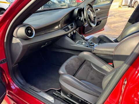 Alfa Romeo Giulia 2.9 V6 Bi-Turbo Quadrifoglio Auto Euro 6 (s/s) 4dr 46