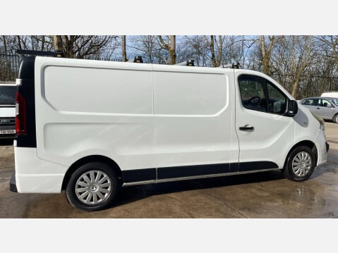 Vauxhall Vivaro 1.6 CDTi 2900 Sportive L2 H1 Euro 6 5dr 9