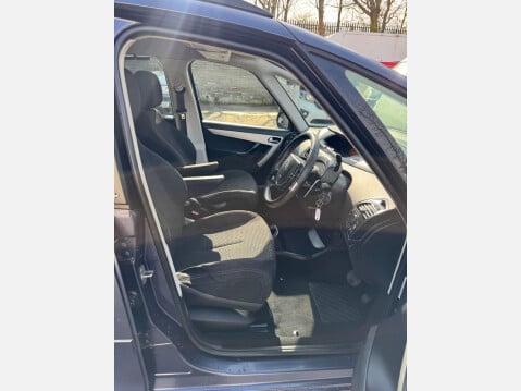 Citroen Grand C4 Picasso 1.6 HDi VTR+ EGS6 Euro 4 5dr 31