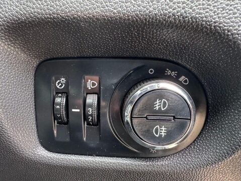 Vauxhall Corsa 1.2 16V Excite Euro 5 3dr (A/C) 26