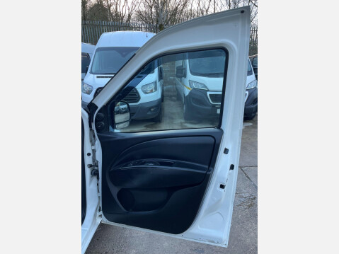 Vauxhall Combo 1.3 CDTi 2000 16v FWD L1 H1 3dr 20