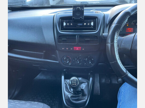 Vauxhall Combo 1.3 CDTi 2000 16v FWD L1 H1 3dr 26
